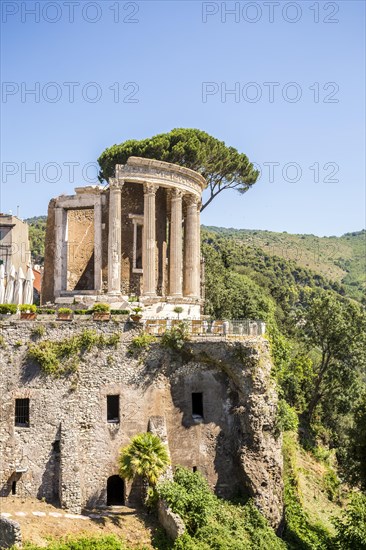 Ruins in park of Villa Gregoriana