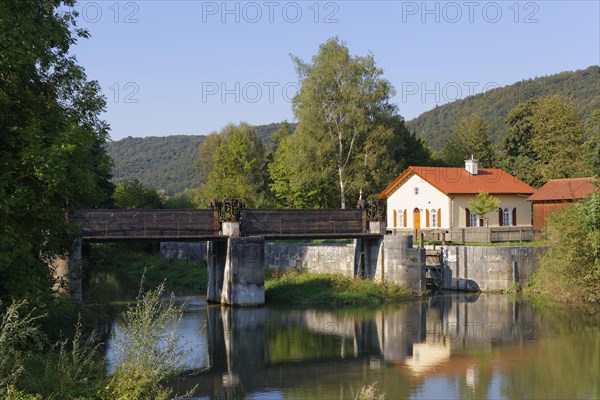 Gatekeeper's house and Lock 11 at Ludwig Canal