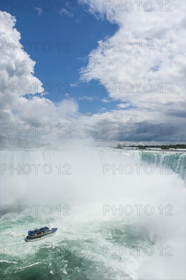 Tourist boat in the mist of the Horseshoe Falls