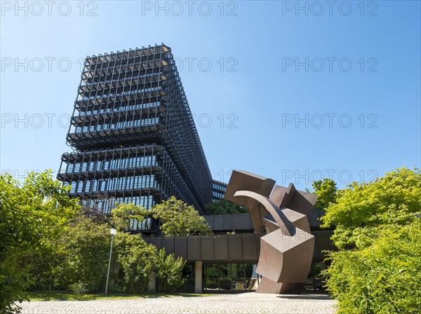 Sculpture Cross-Bend by Phillip King