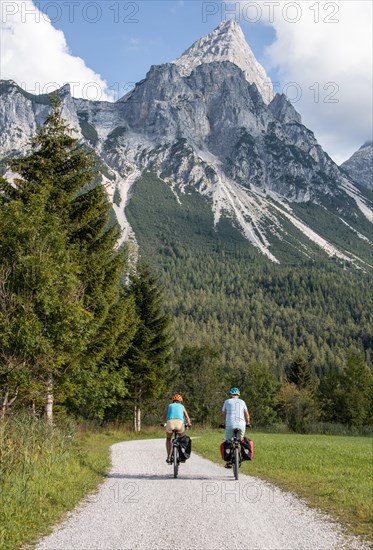 Cyclist with mountain bikes