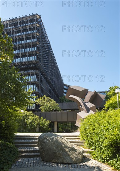 Sculpture Cross-Bend by Phillip King