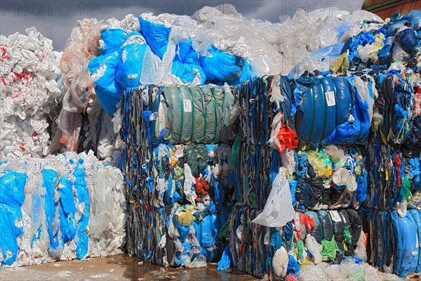 Plastic film in bales for recycling in a recycling plant