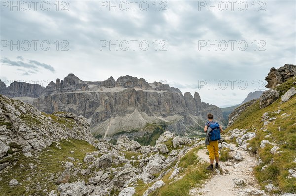 Hikers on the circular trail around the Sella Group