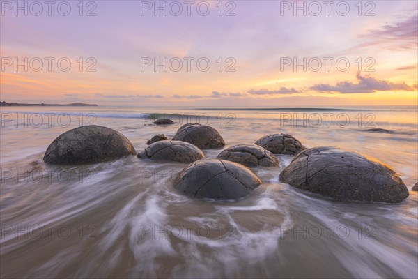 Moeraki boulders