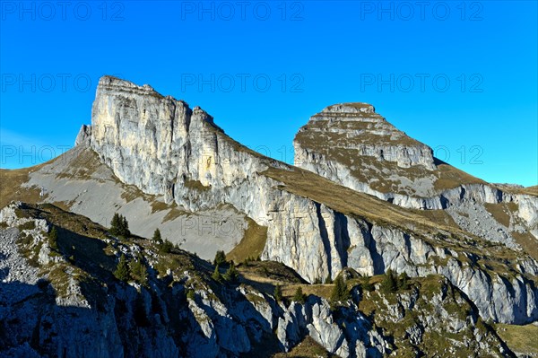 The summit Tour d'Ai and Tour de Mayen