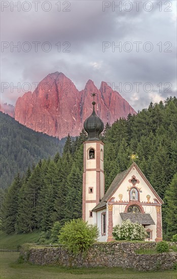 Church St. Johann in Ranui with Odle Group mountain range