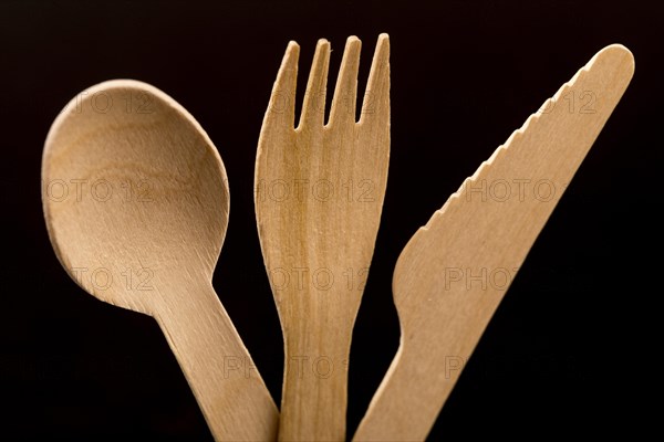 Disposable wooden cutlery