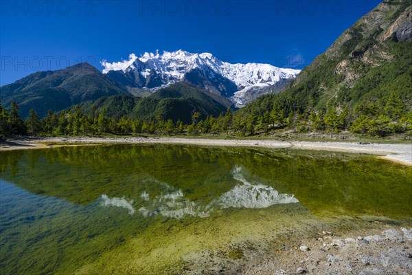 Snowcapped mountain Annapurna 2