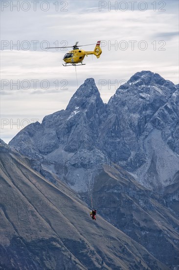 Mountain rescue by helicopter on the Fellhorn ridge