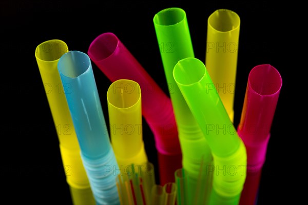 Plastic drinking straws