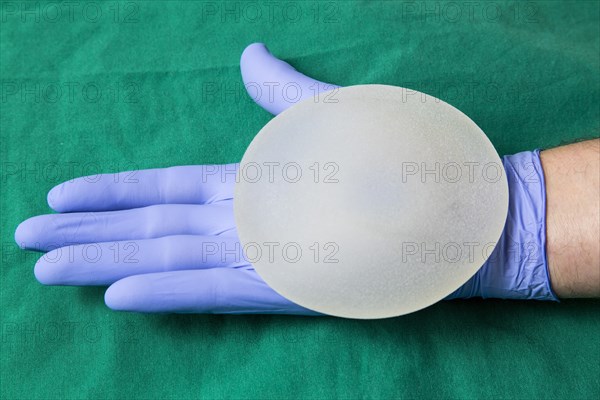 Silicone breast implant