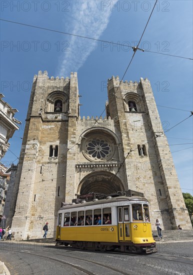 Tram passes by Catedral Se Patriarcal