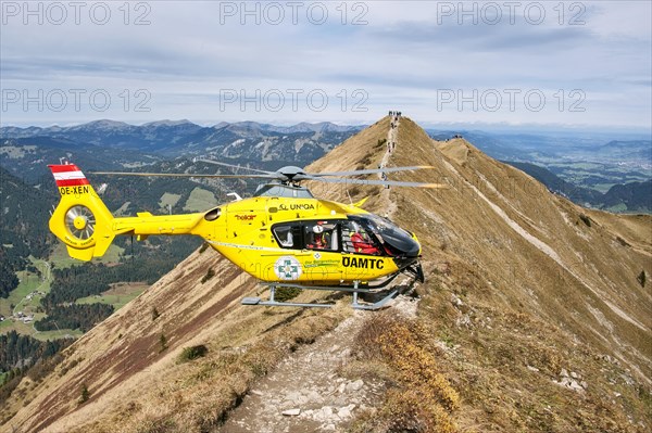 Mountain rescue by helicopter on the Fellhorn ridge