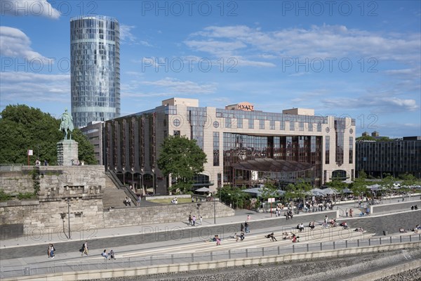 Hotel Hyatt Regency on the Kennedy bank