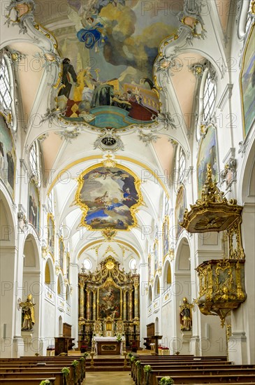 Nave with pulpit and choir