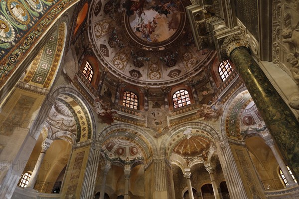 Dome with mosaics