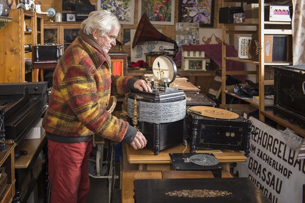 Barrel organ builder