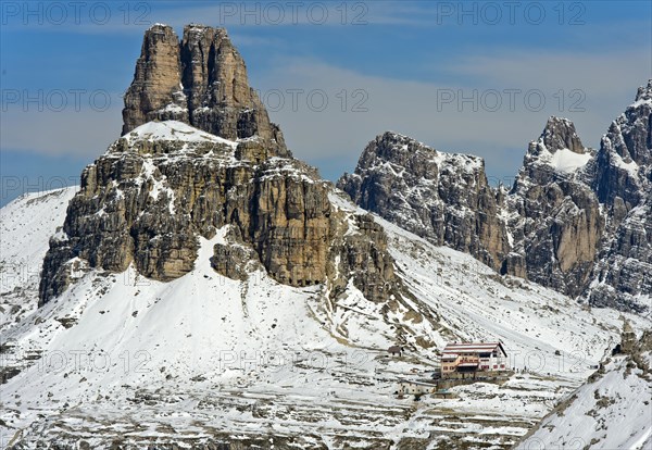 Toblinger Knoten and Dreizinnenhutte in snow