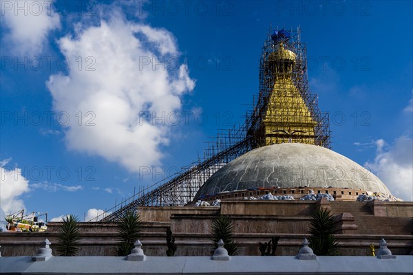 Scaffolding around upper part of Boudhanath