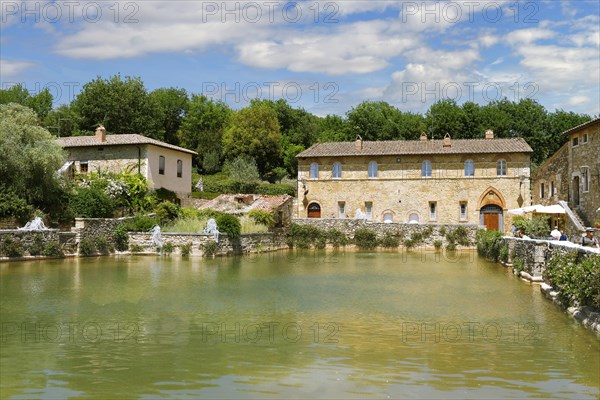 Thermal water basin