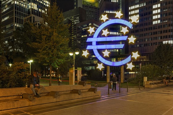 Euro sculpture in front of eurotower