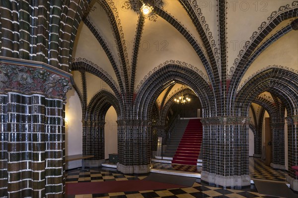 Entrance hall with glazed bricks
