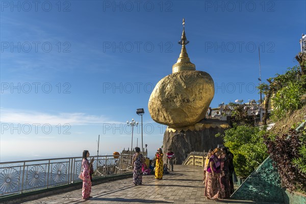 Golden Rock Kyaiktiyo Pagoda