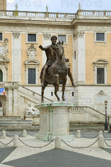 Equestrian statue of Marcus Aurelius