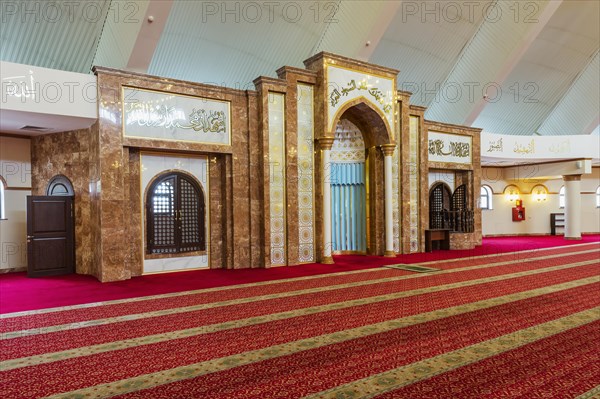 Inside Sheikh Khalifa al Nahyan Mosque
