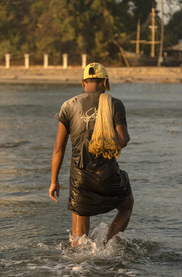 Local fishermen with empty fishing net