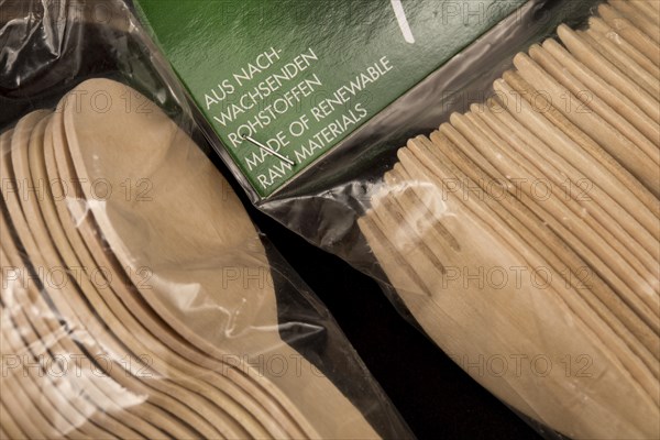 Disposable wooden cutlery