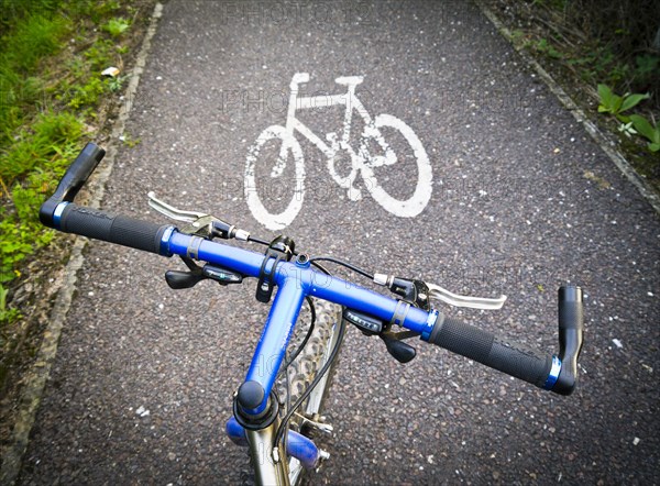Bicycle handlebars and cycle path sign