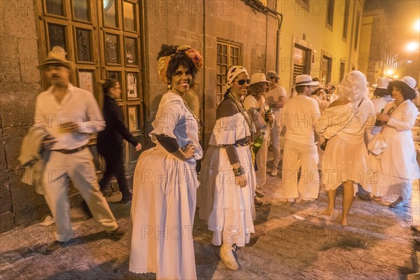 Lively Carnival visitors