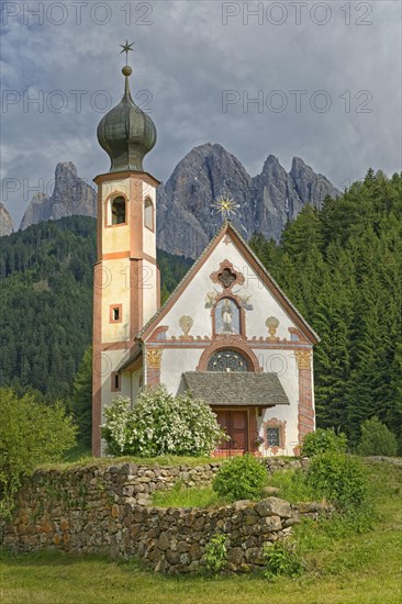 Church St. Johann in Ranui with Odle Group mountain range