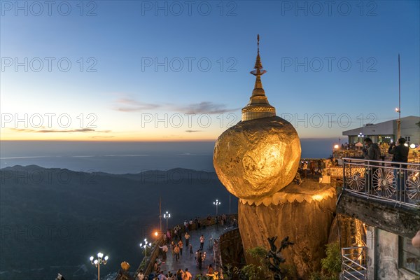 Golden Rock Kyaiktiyo Pagoda