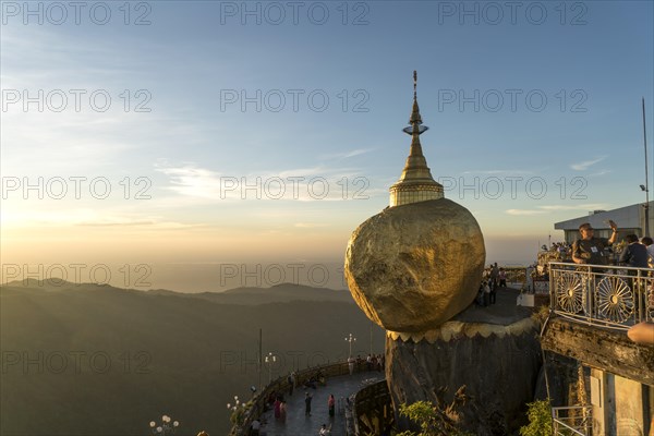 Golden Rock Kyaiktiyo Pagoda