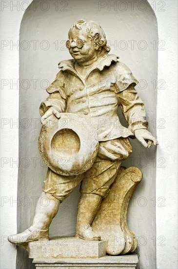 Stone figure of the court and ceremonial master at the portal of Hirschberg Castle