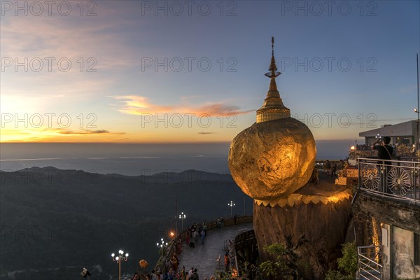 Golden Rock Kyaiktiyo Pagoda