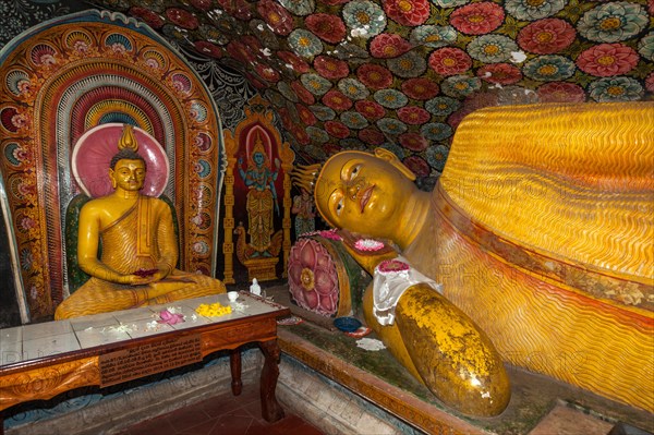 Reclining Buddha statue