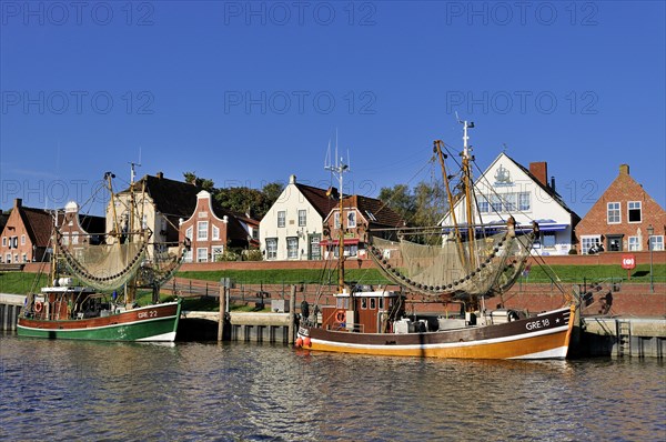 Crab cutters in the harbor