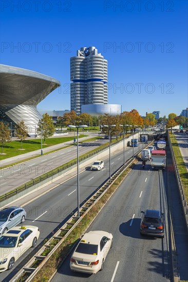 Road traffic at Petuelring