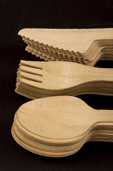 Disposable wooden cutlery