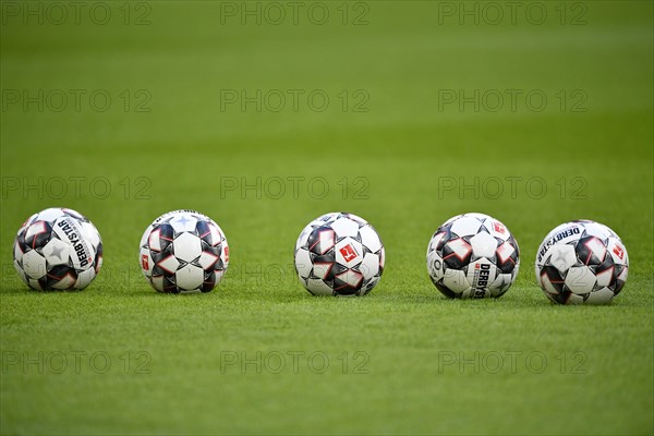 4 soccer balls adidas Derbystar