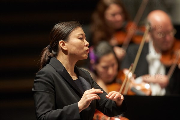 South Korean conductor Shiyeon Sung conducts the Staatsorchester Rheinische Philharmonie