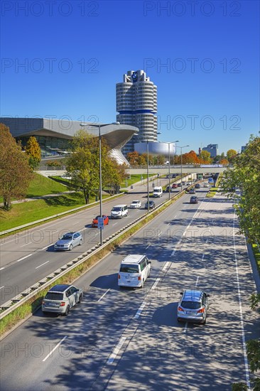 Road traffic at Petuelring