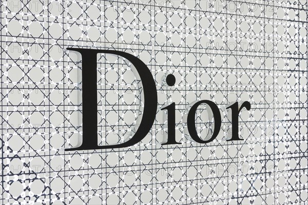 Dior shop logo