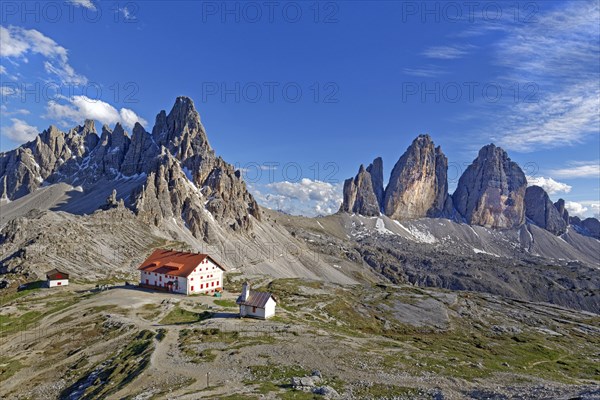 Dreizinnenhutte and chapel with view of the Paternkofel and the Three Peaks