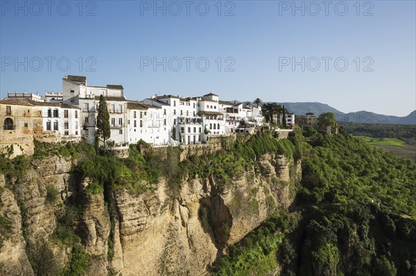 White Town high above the river gorge El Tajo