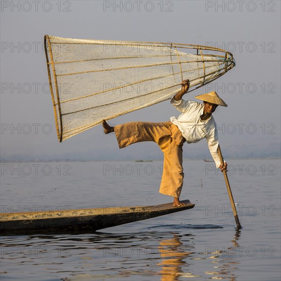 Leg rowing style